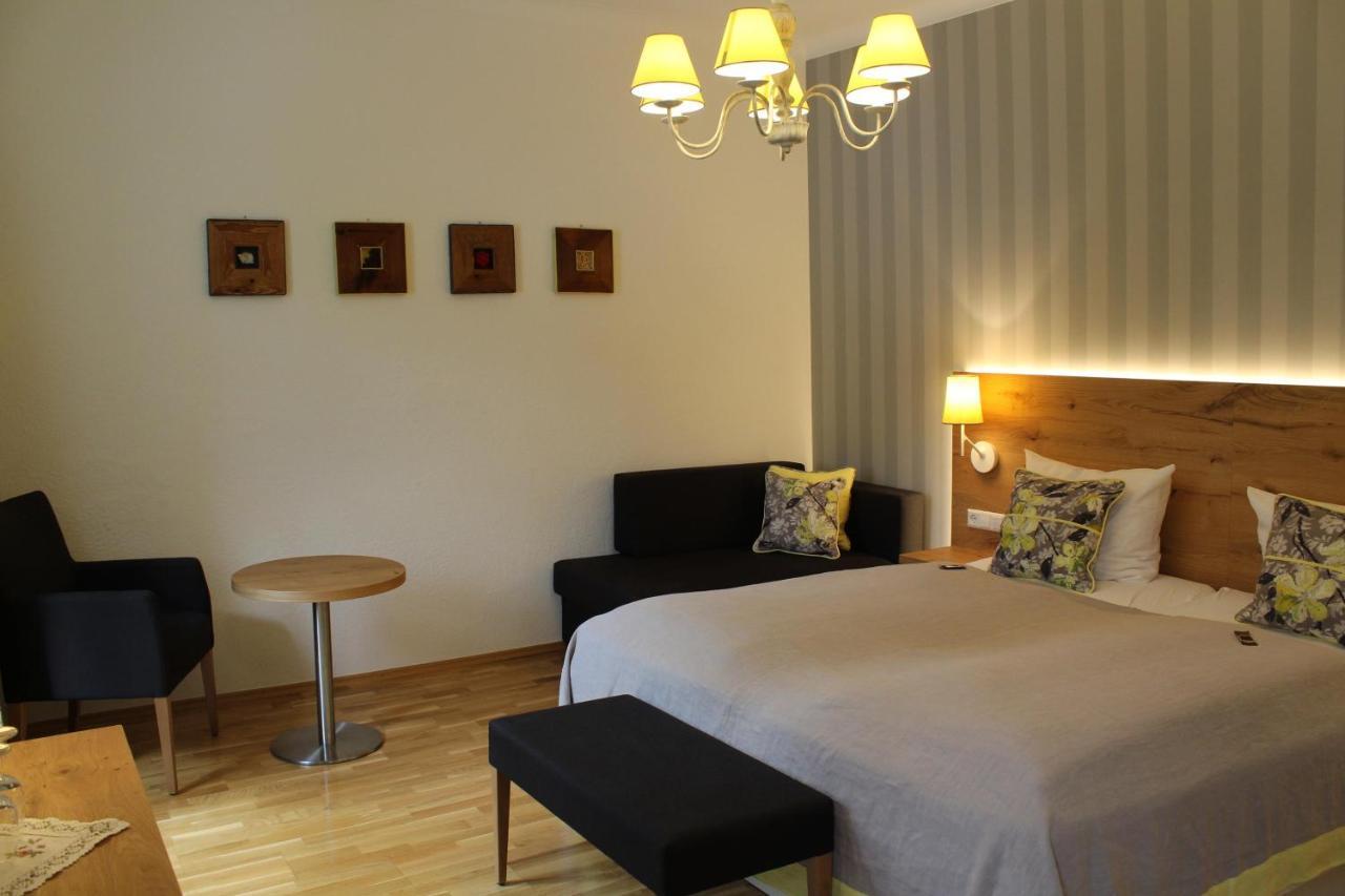 Goldener Adler Oberried - Hotel & Appartements Bagian luar foto