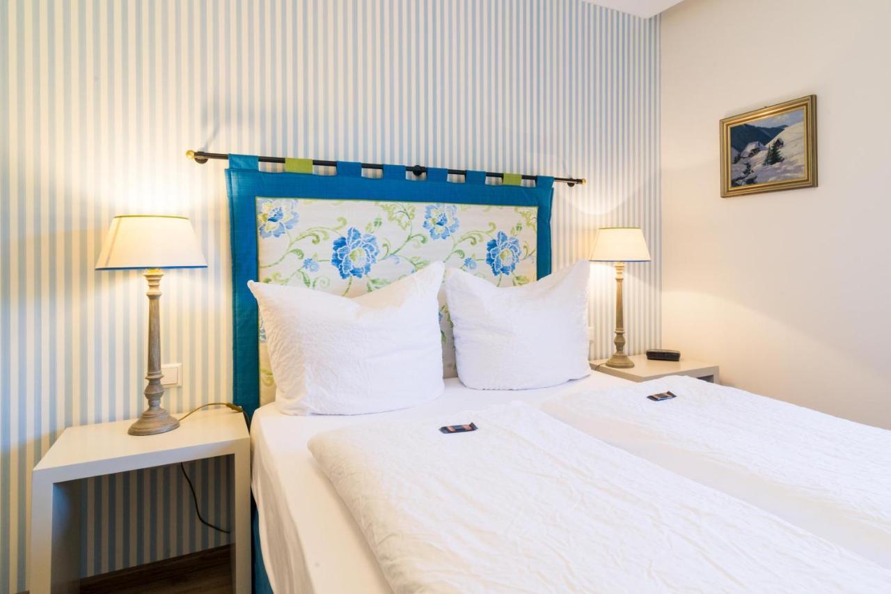 Goldener Adler Oberried - Hotel & Appartements Bagian luar foto